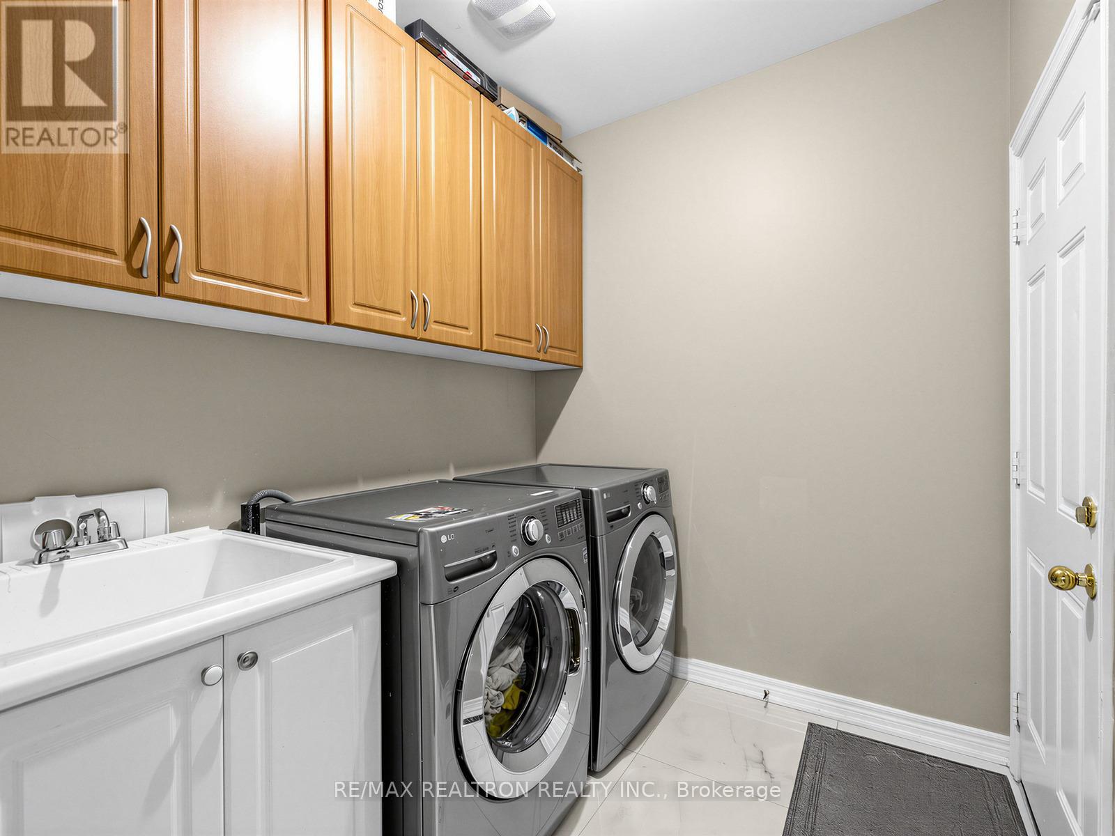21 RENNIE AVENUE - 19