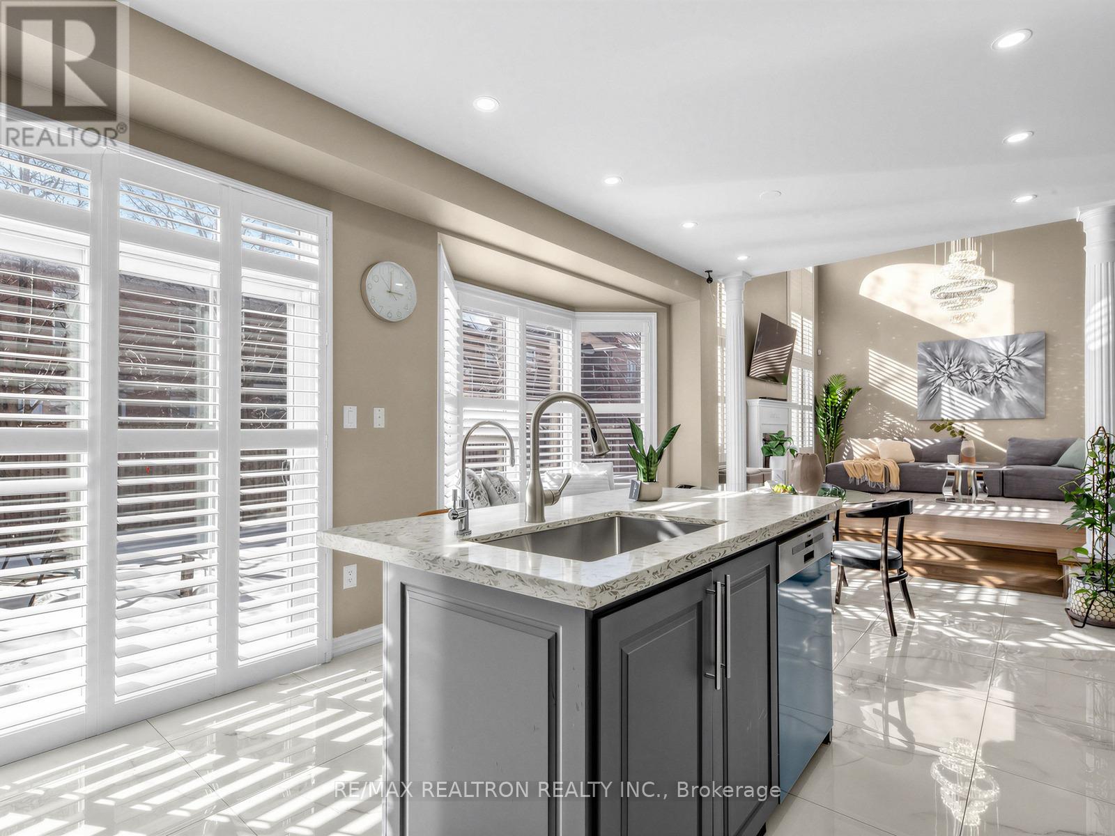 21 RENNIE AVENUE - 16