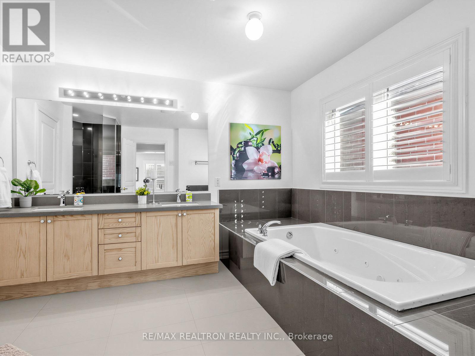 21 RENNIE AVENUE - 27