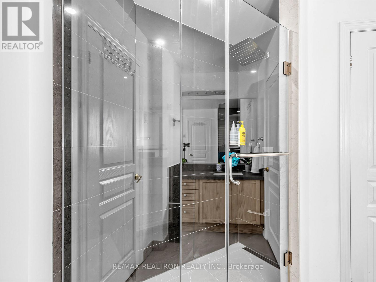 21 RENNIE AVENUE - 28