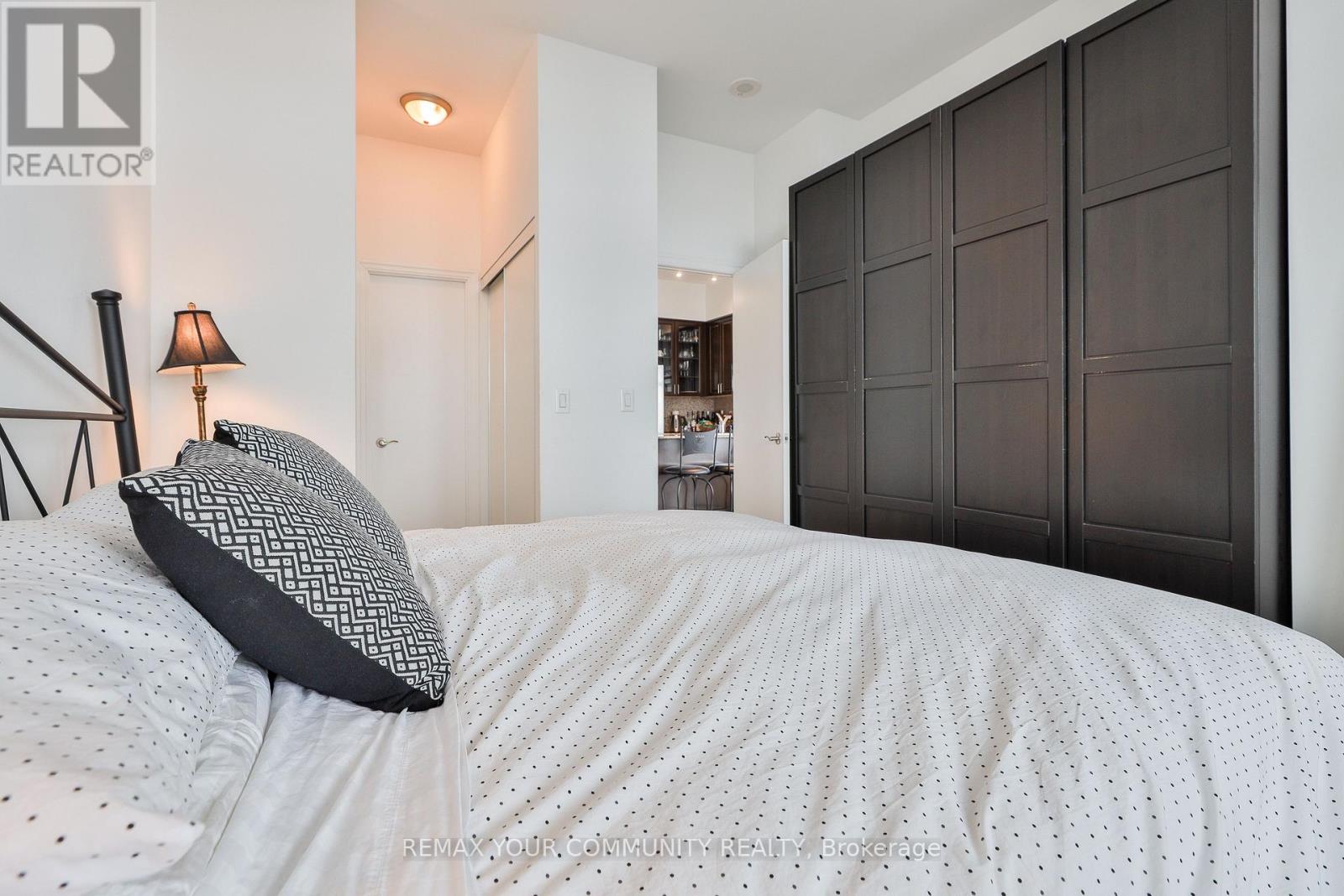 #PH 201 8 SCOLLARD STREET - 27