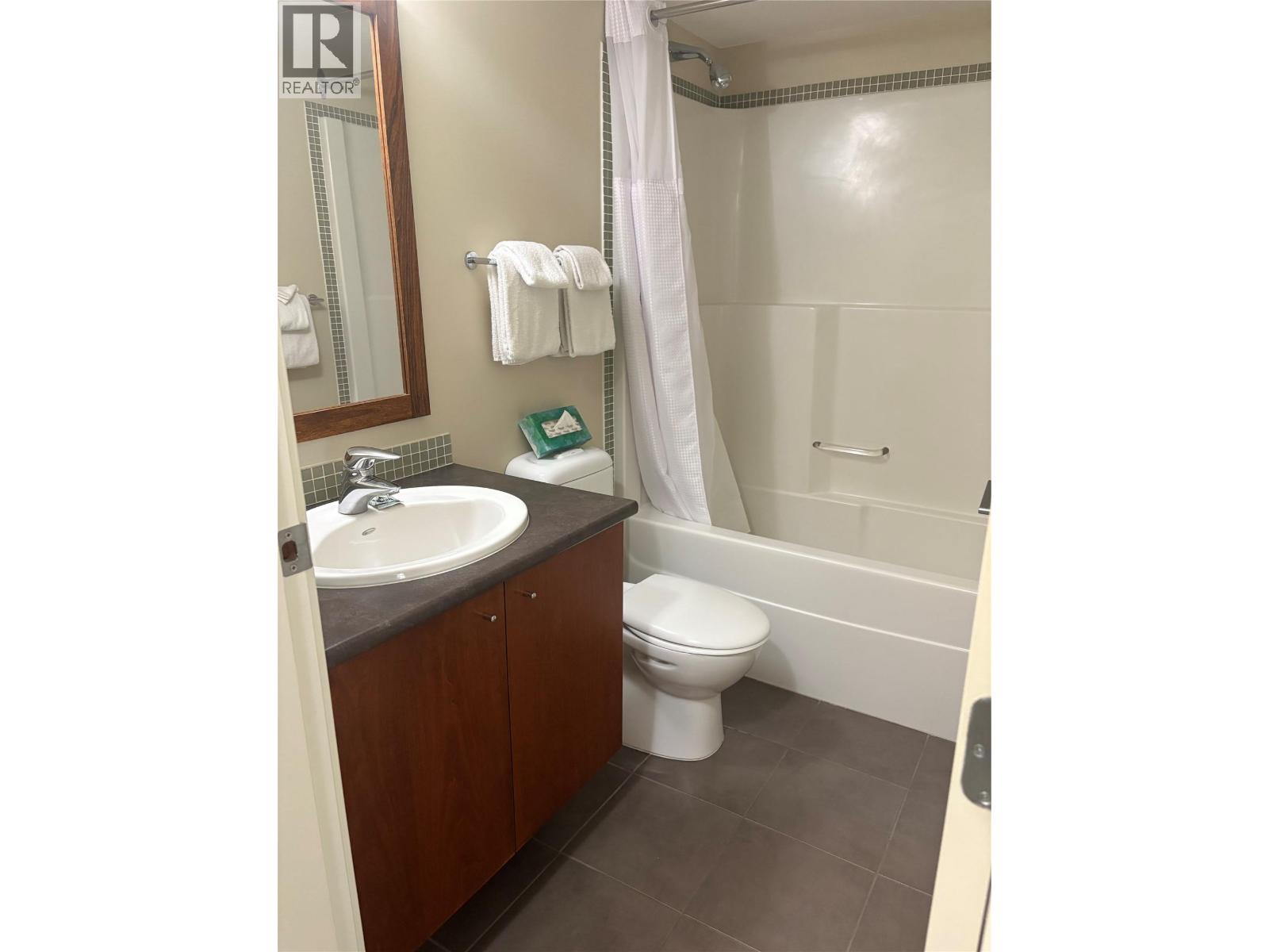 #314B 2049 SUMMIT Drive - 26