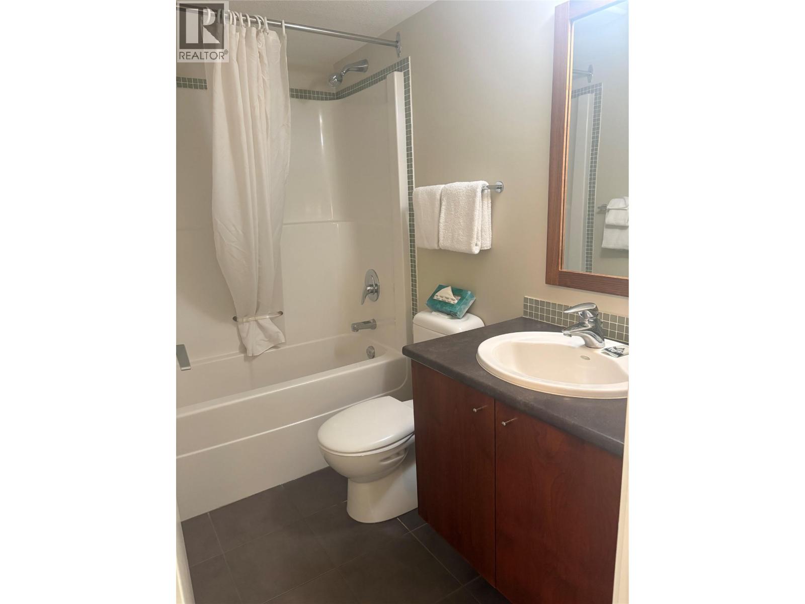 #314B 2049 SUMMIT Drive - 25