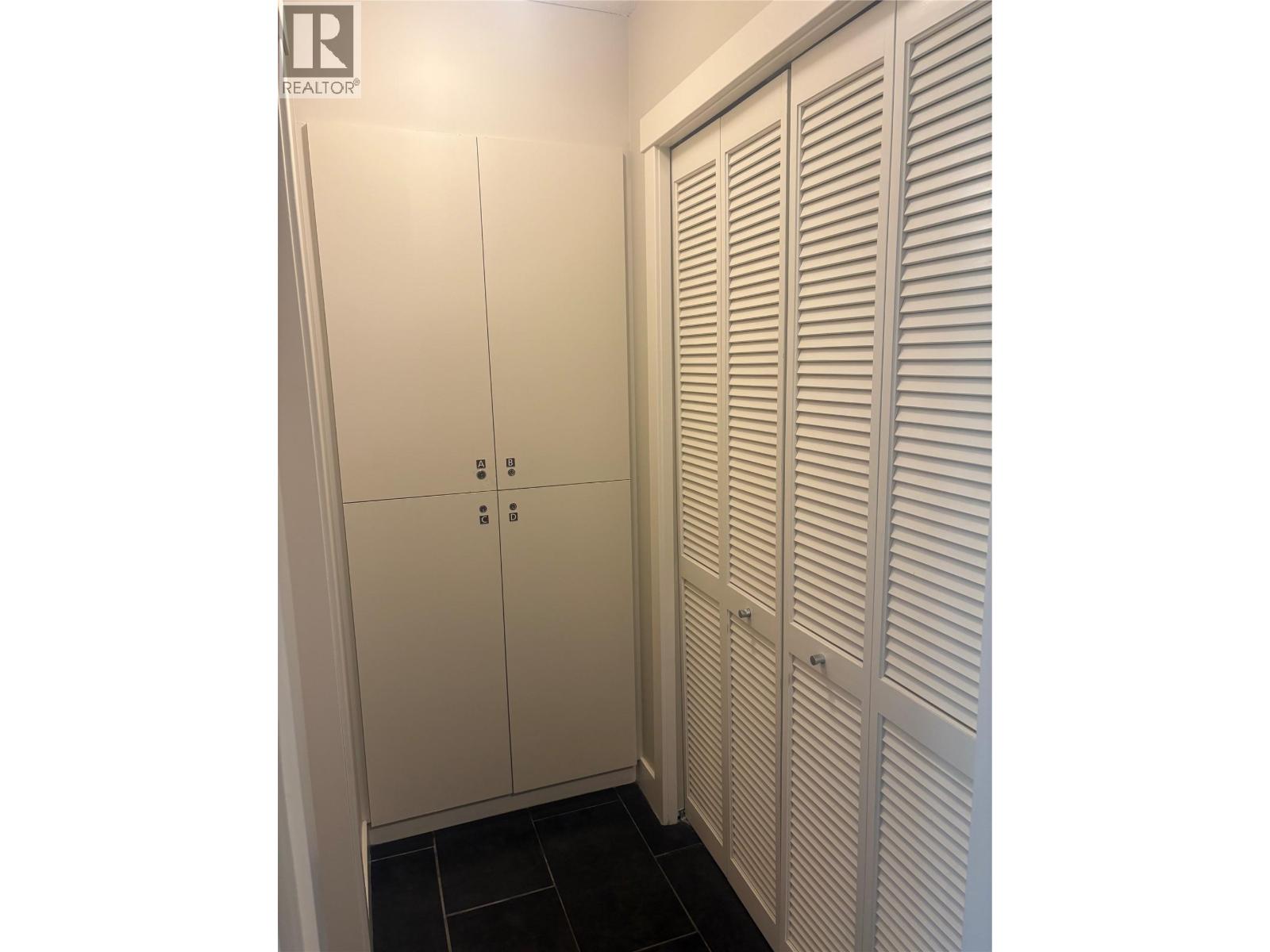 #314B 2049 SUMMIT Drive - 23