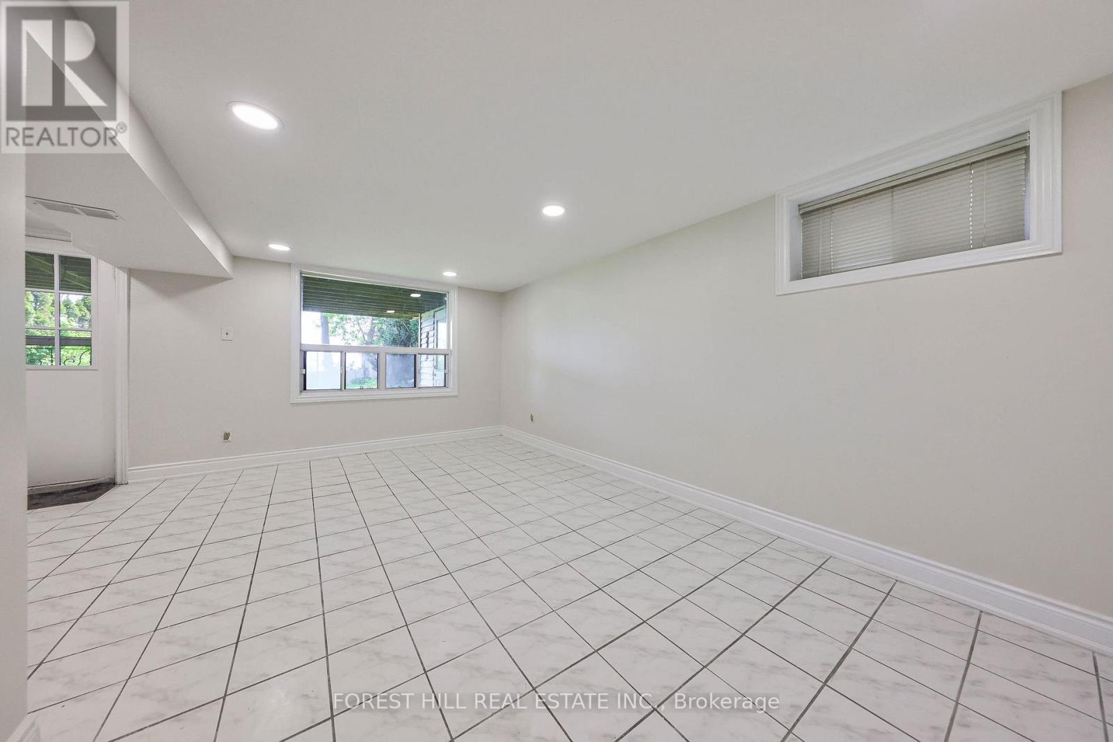 2703 LAKE SHORE BOULEVARD W - 22