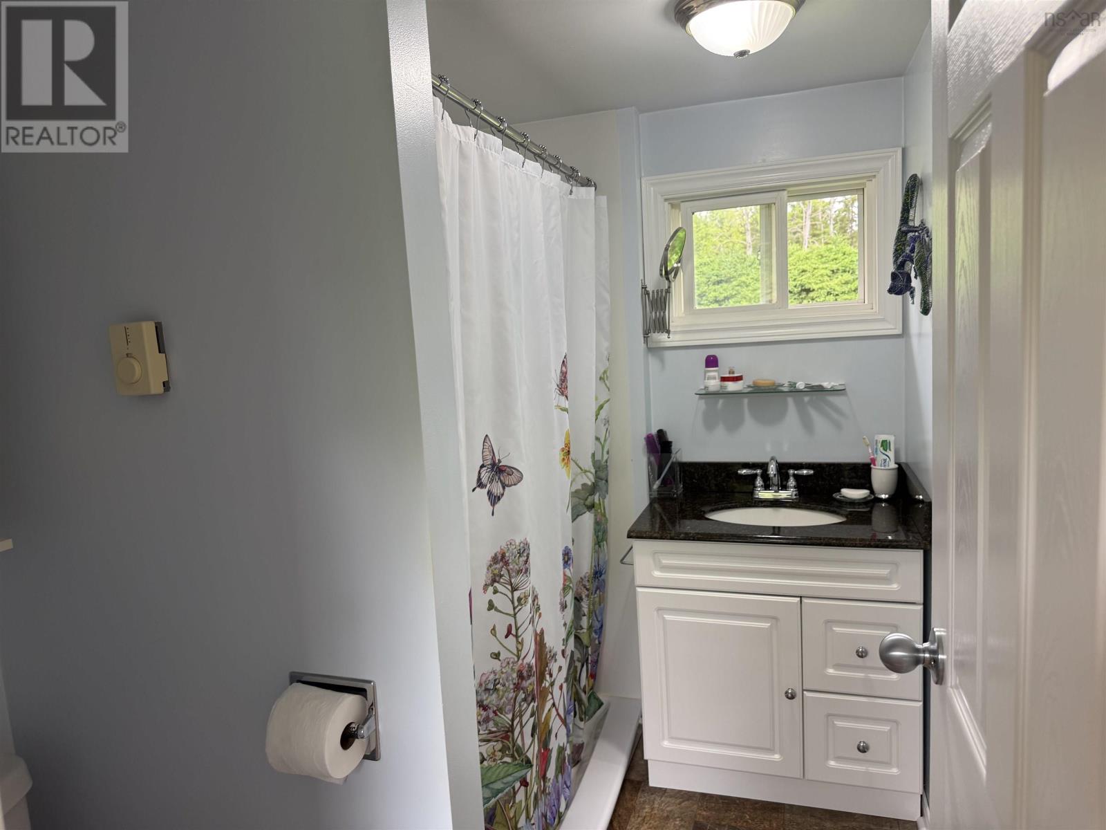 Property 17 of 28 of 228 old pinevale rd