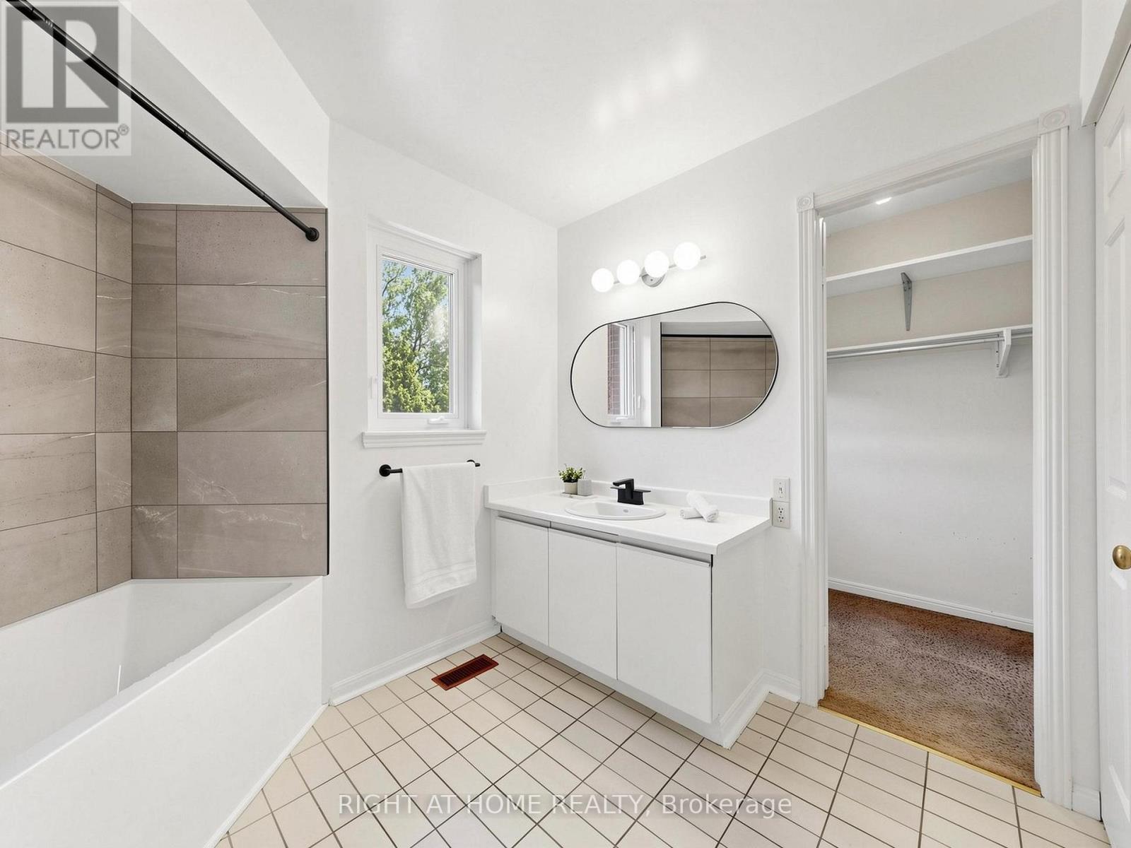 #14 20 BUDGELL TERRACE - 25