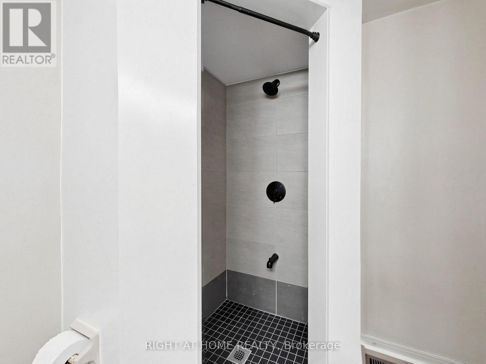 #14 20 BUDGELL TERRACE - 31