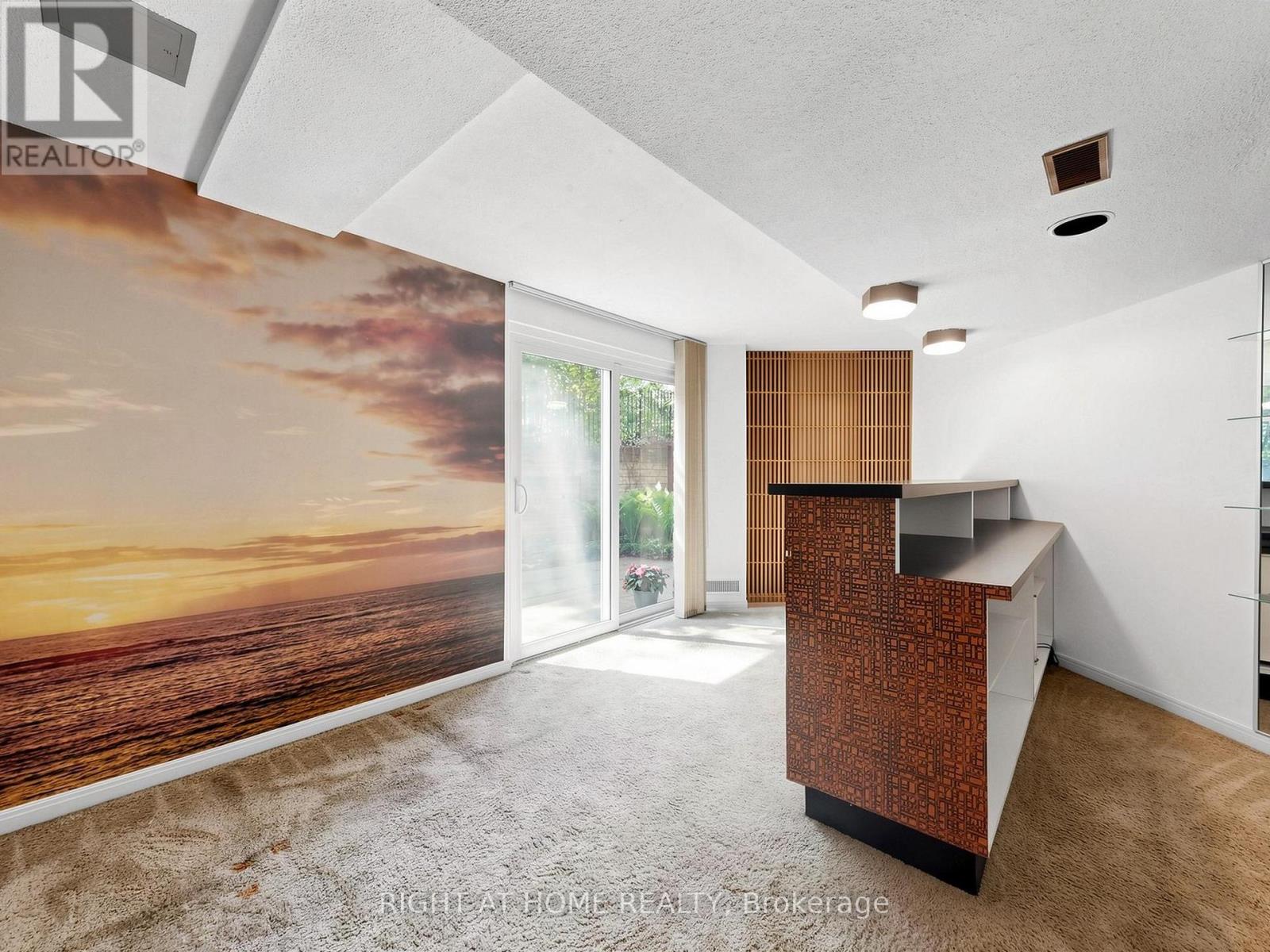 #14 20 BUDGELL TERRACE - 32