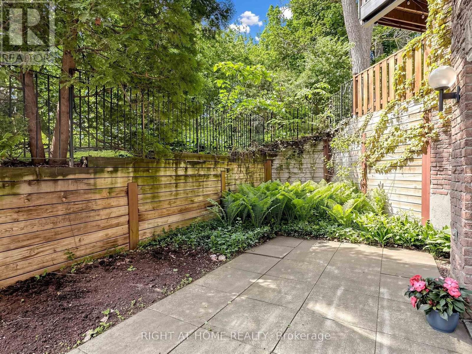 #14 20 BUDGELL TERRACE - 34