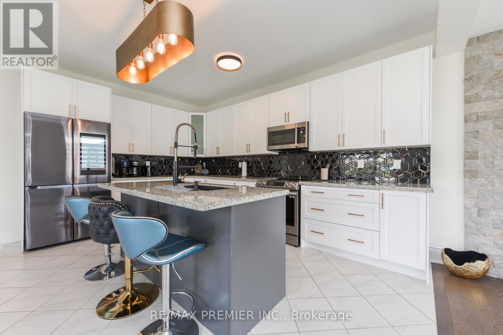 215 HAYRAKE STREET - 13