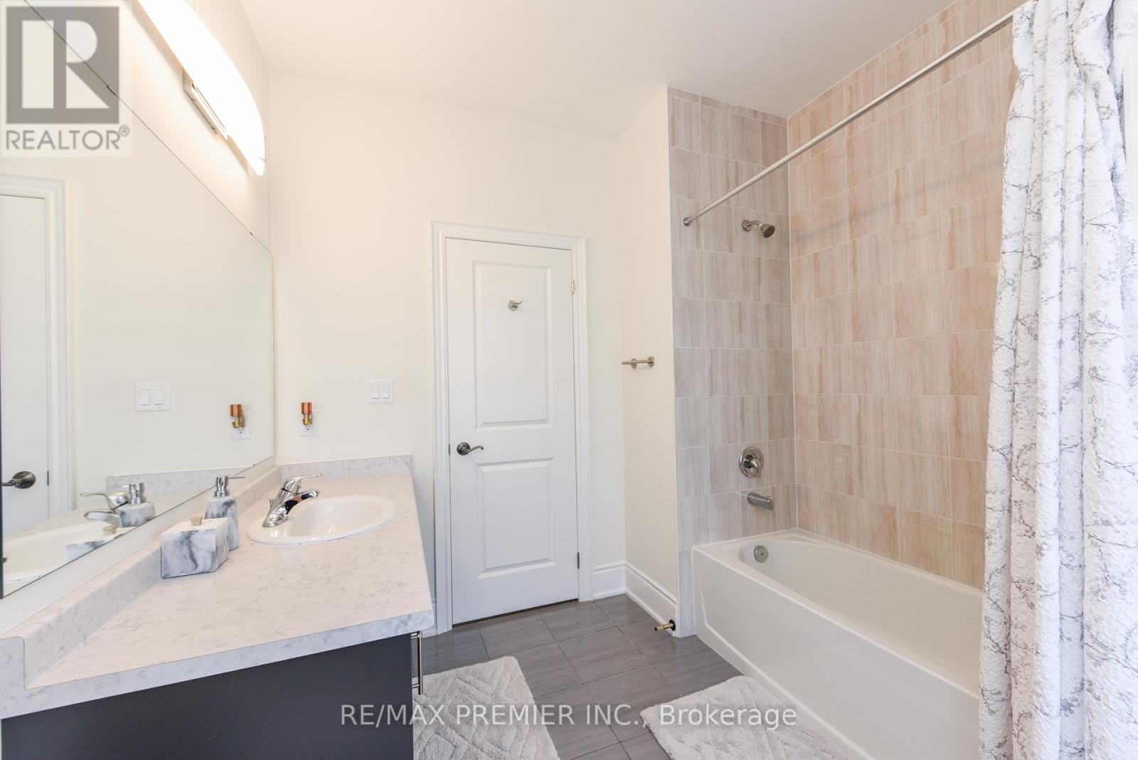 215 HAYRAKE STREET - 21