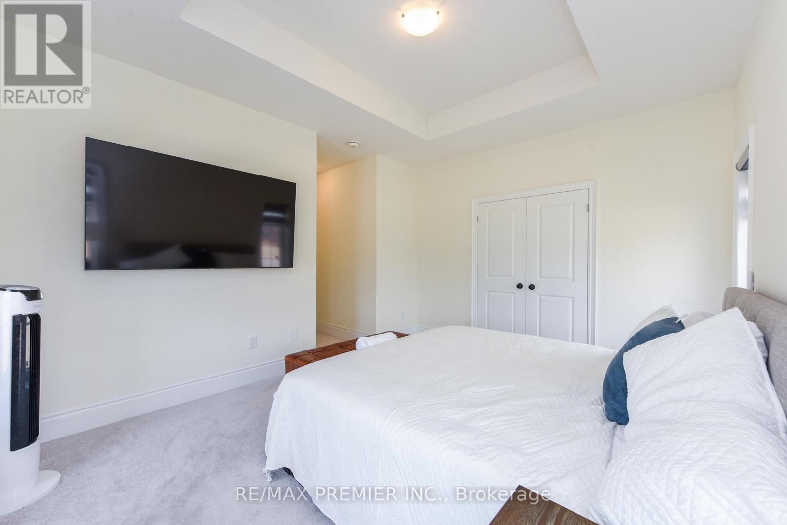 215 HAYRAKE STREET - 33
