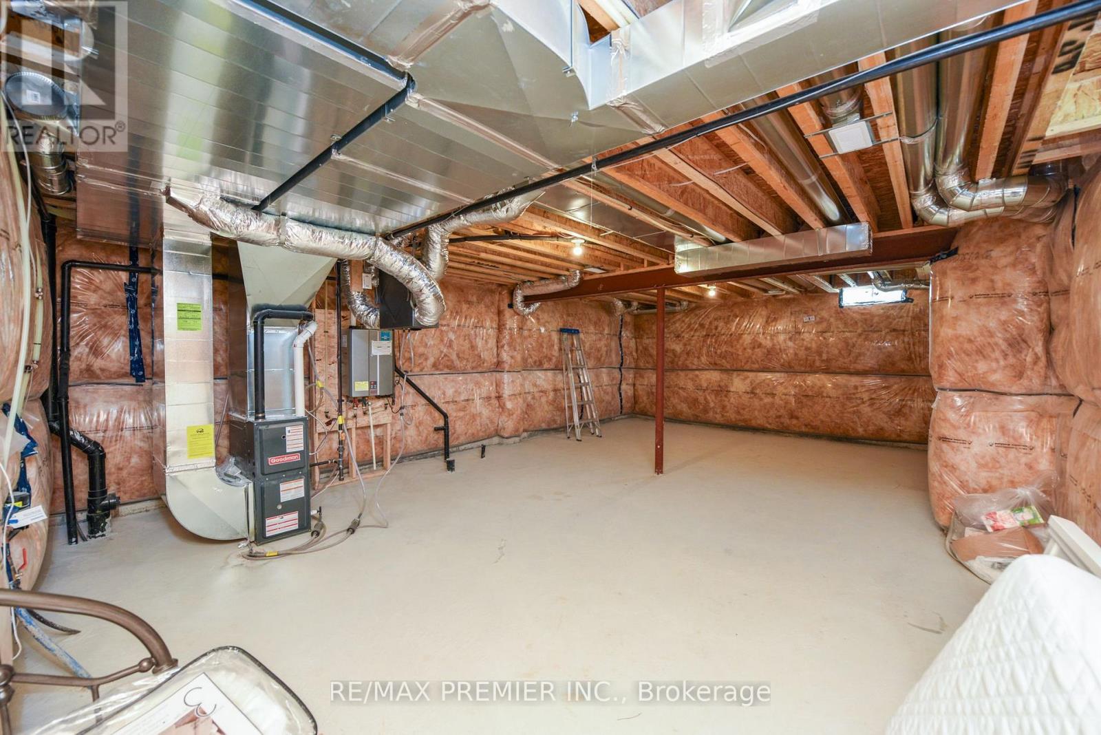 215 HAYRAKE STREET - 39
