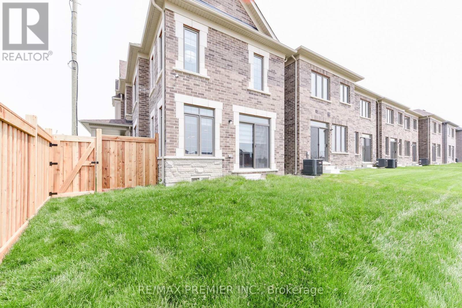 215 HAYRAKE STREET - 43