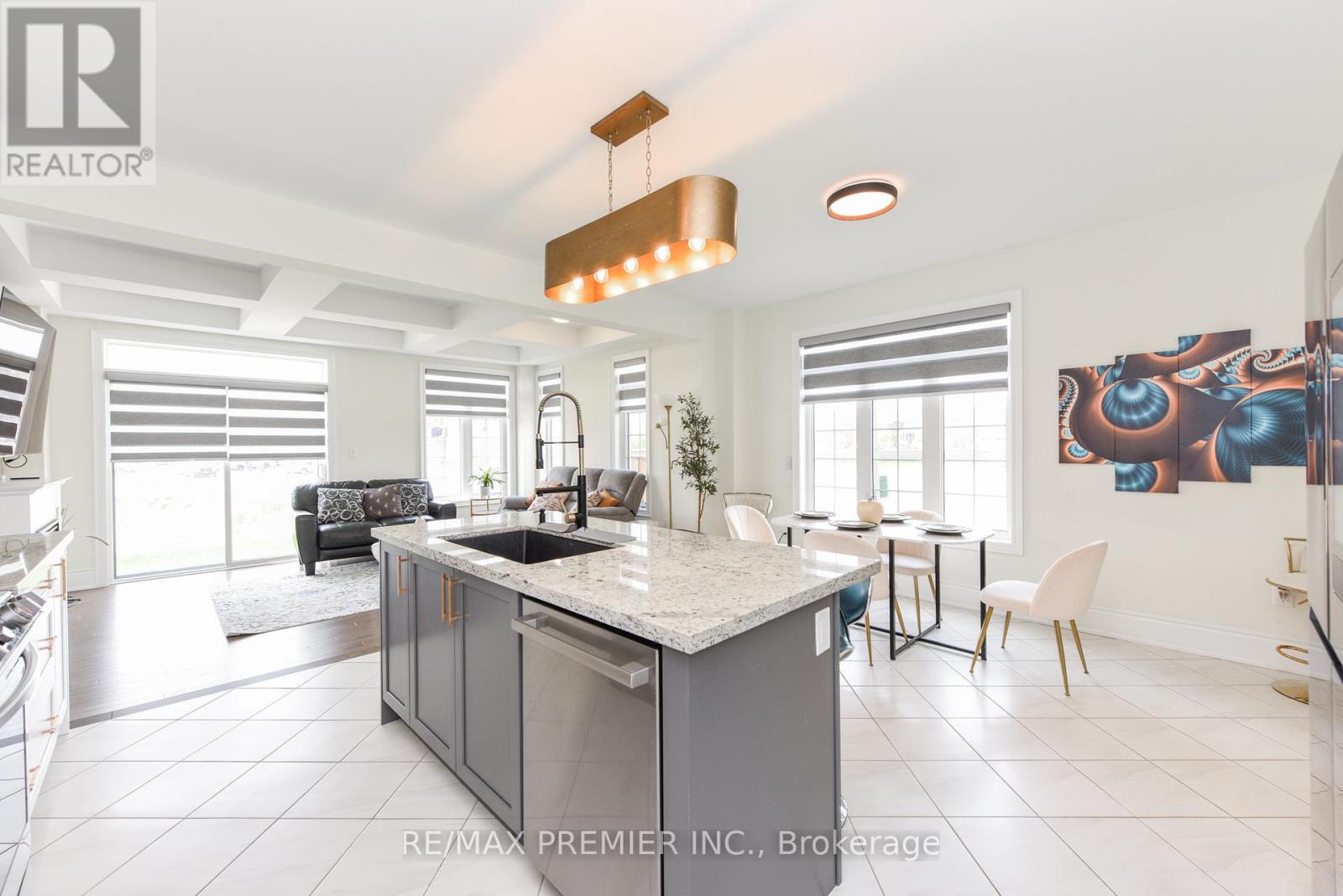 215 HAYRAKE STREET - 8