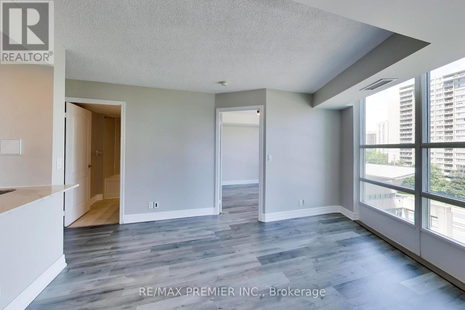 #612 33 ELM DRIVE W - 12
