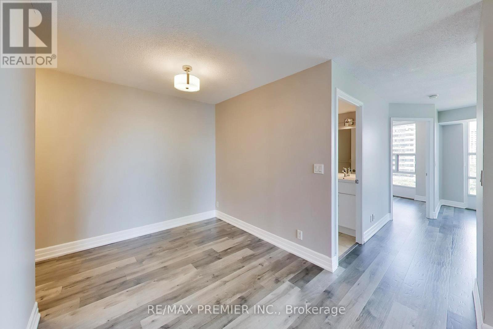 #612 33 ELM DRIVE W - 14