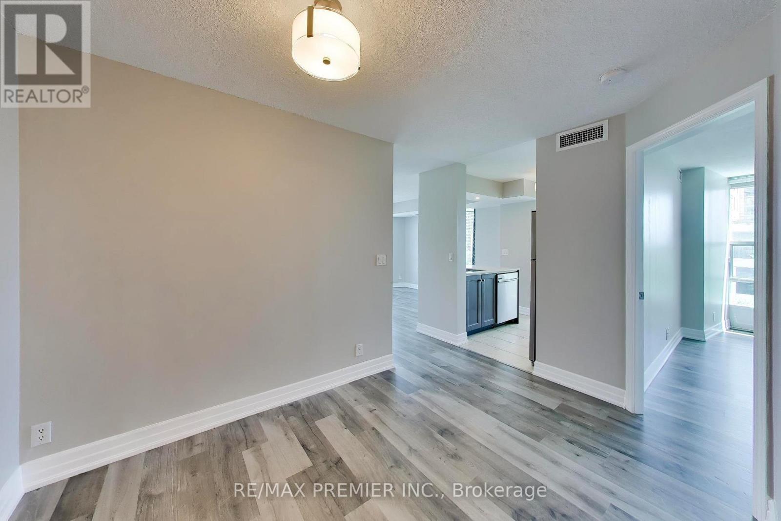 #612 33 ELM DRIVE W - 16