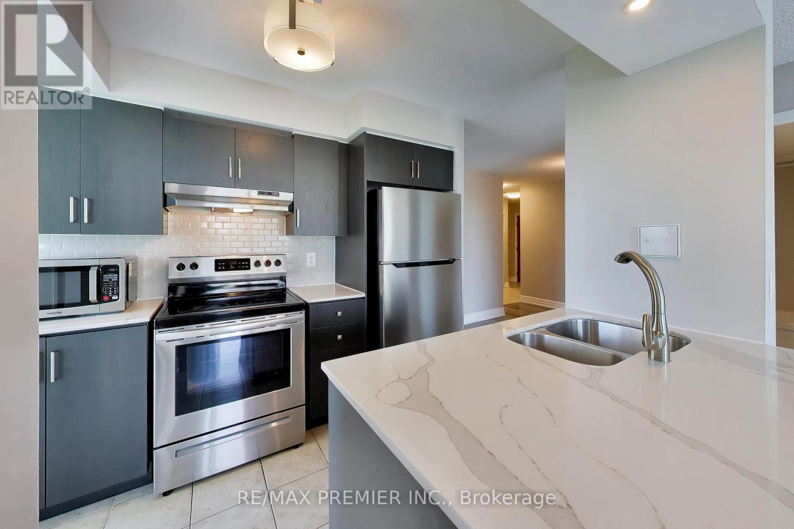#612 33 ELM DRIVE W - 17