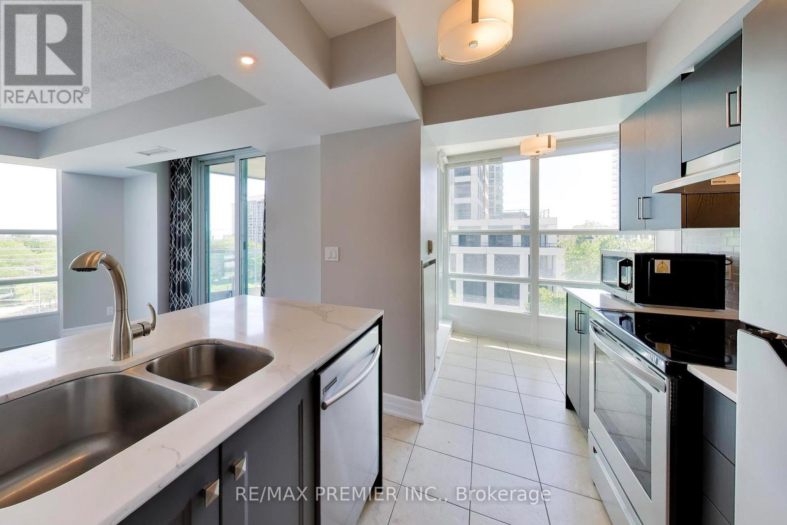#612 33 ELM DRIVE W - 18