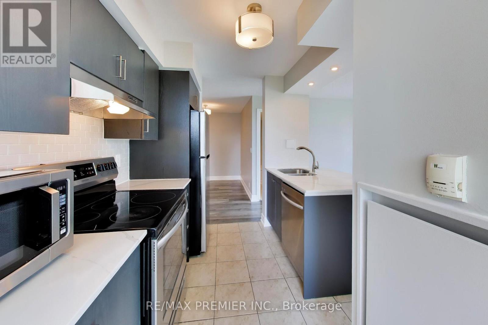 #612 33 ELM DRIVE W - 19
