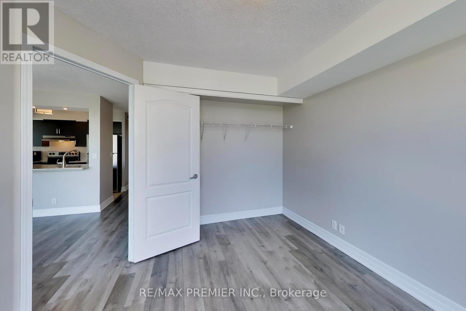 #612 33 ELM DRIVE W - 27