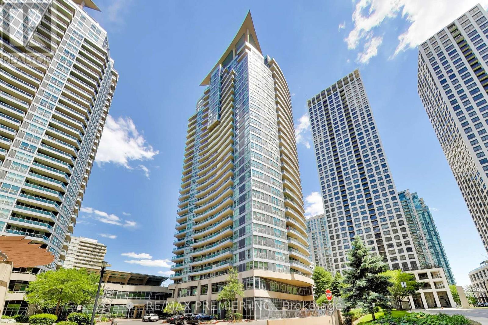 #612 33 ELM DRIVE W - 3