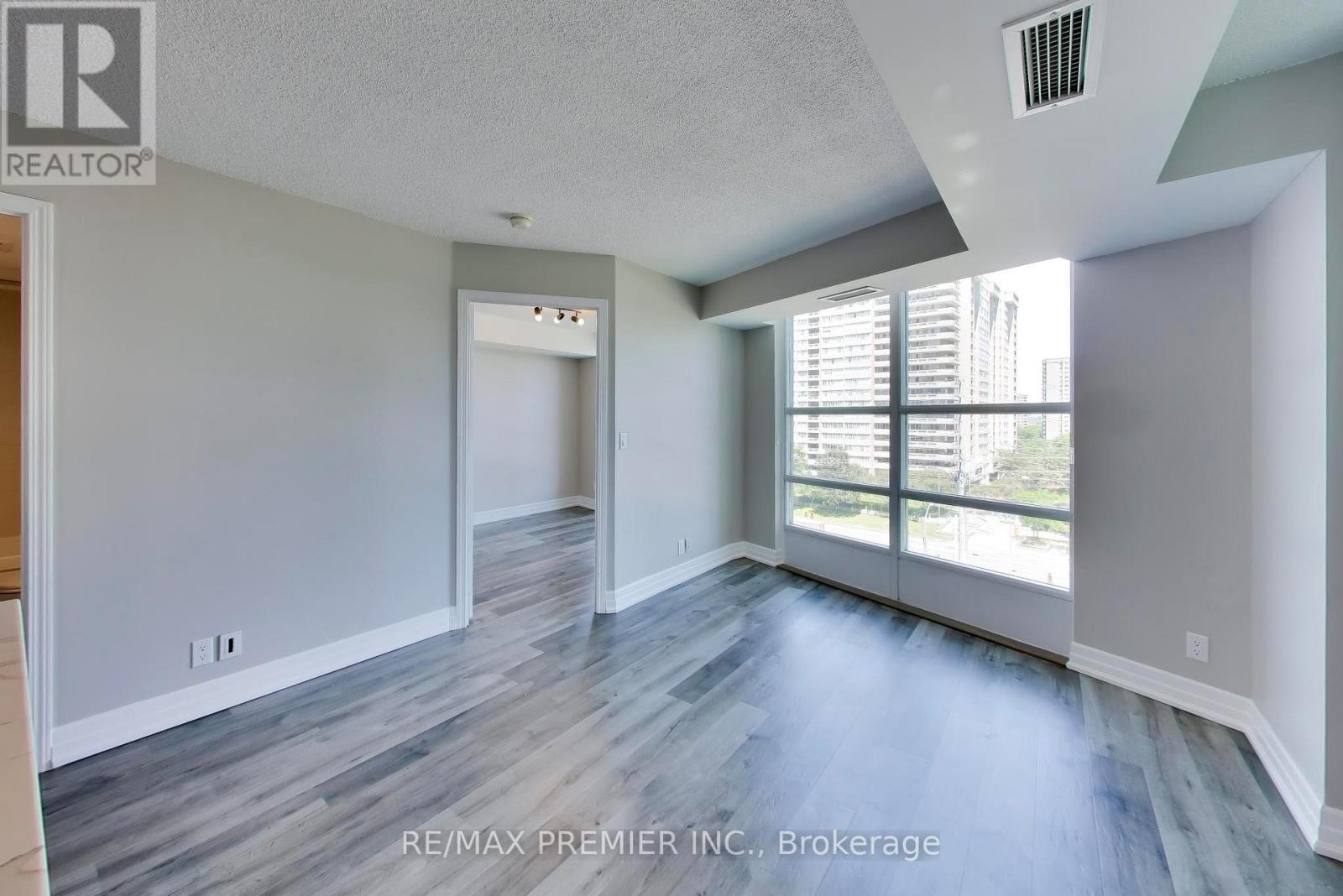 #612 33 ELM DRIVE W - 7