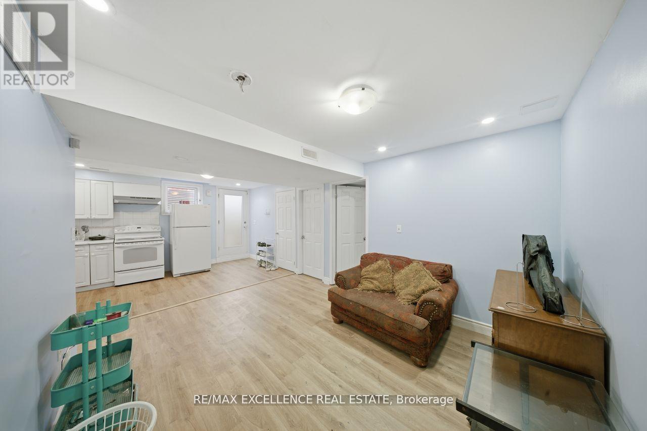 41 BRENTCLIFF DRIVE - 28
