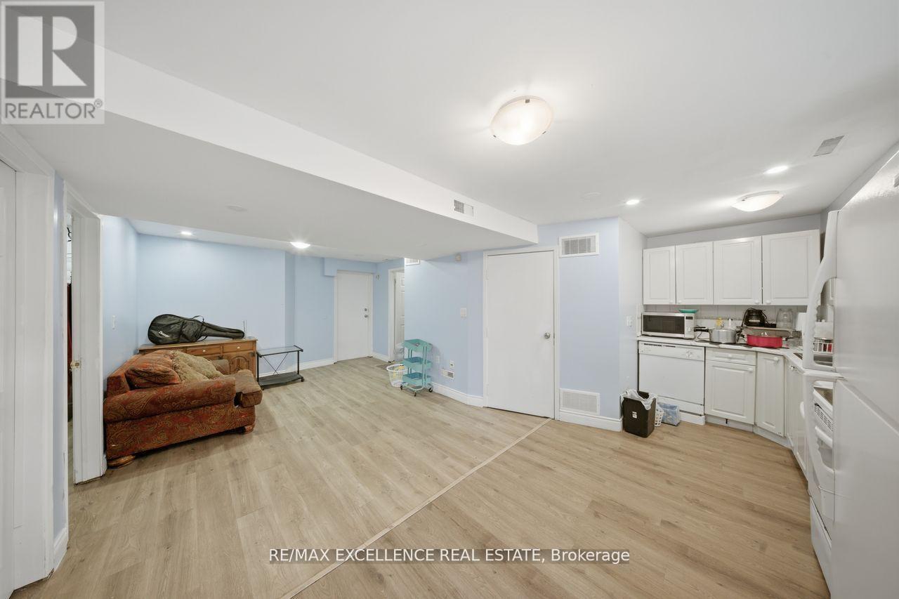 41 BRENTCLIFF DRIVE - 29