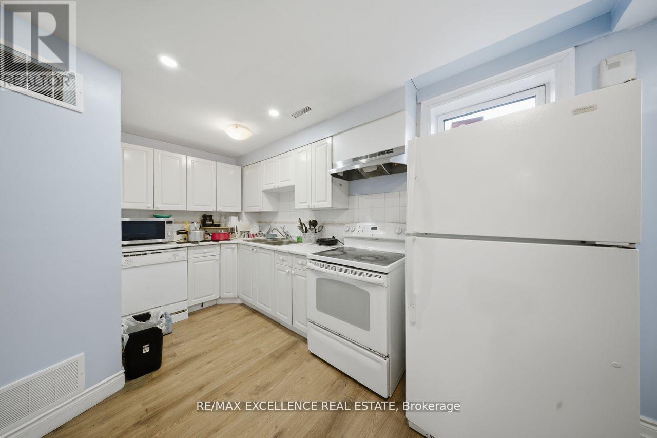 41 BRENTCLIFF DRIVE - 30