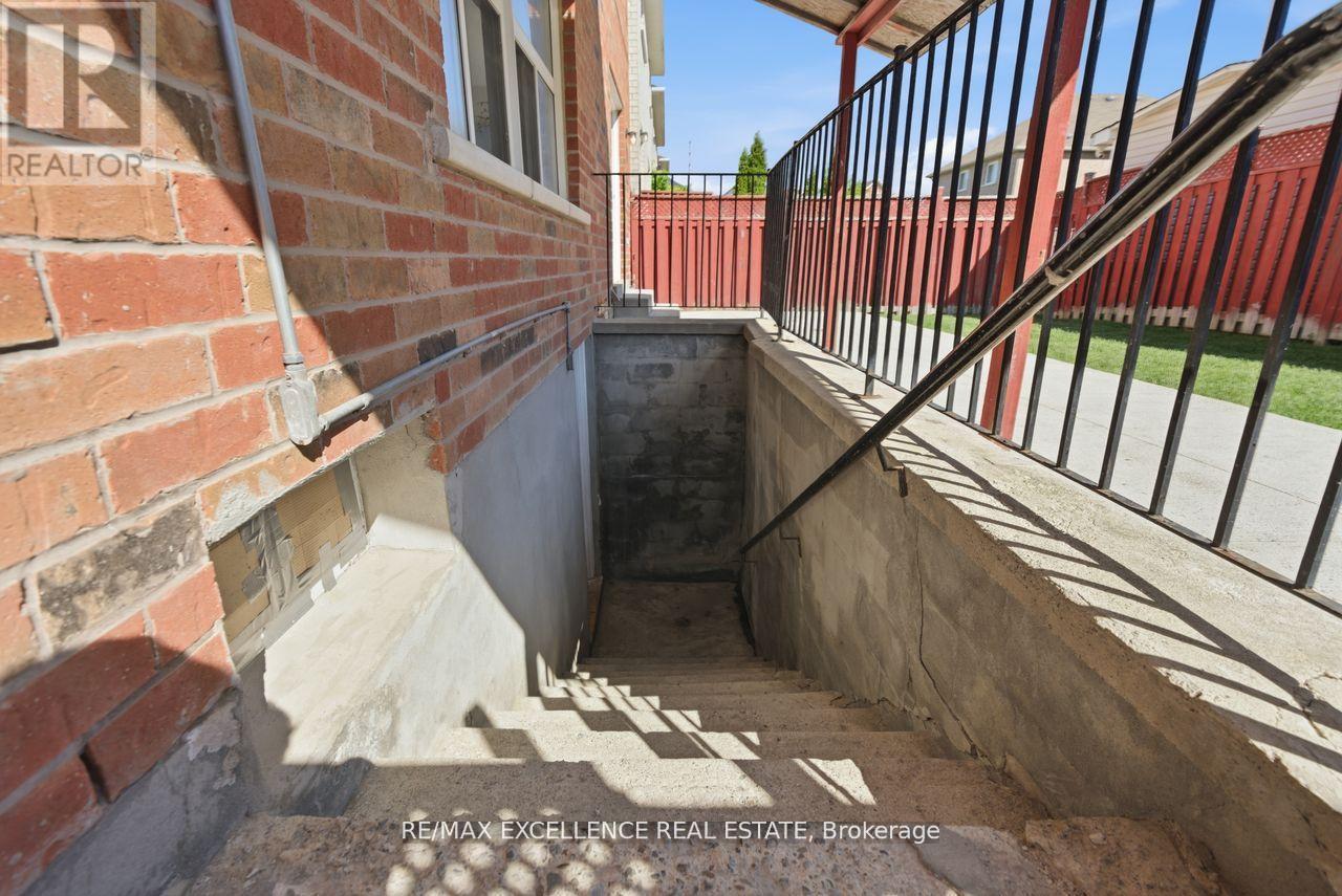 41 BRENTCLIFF DRIVE - 38