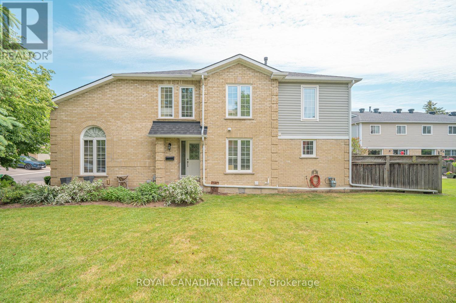 63 HEATHCLIFFE SQUARE - 1