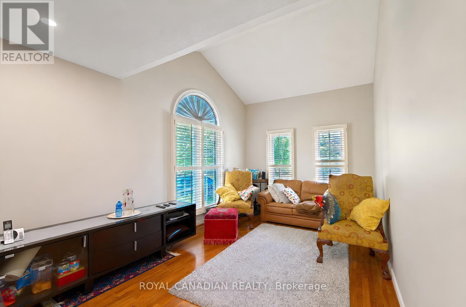 63 HEATHCLIFFE SQUARE - 10