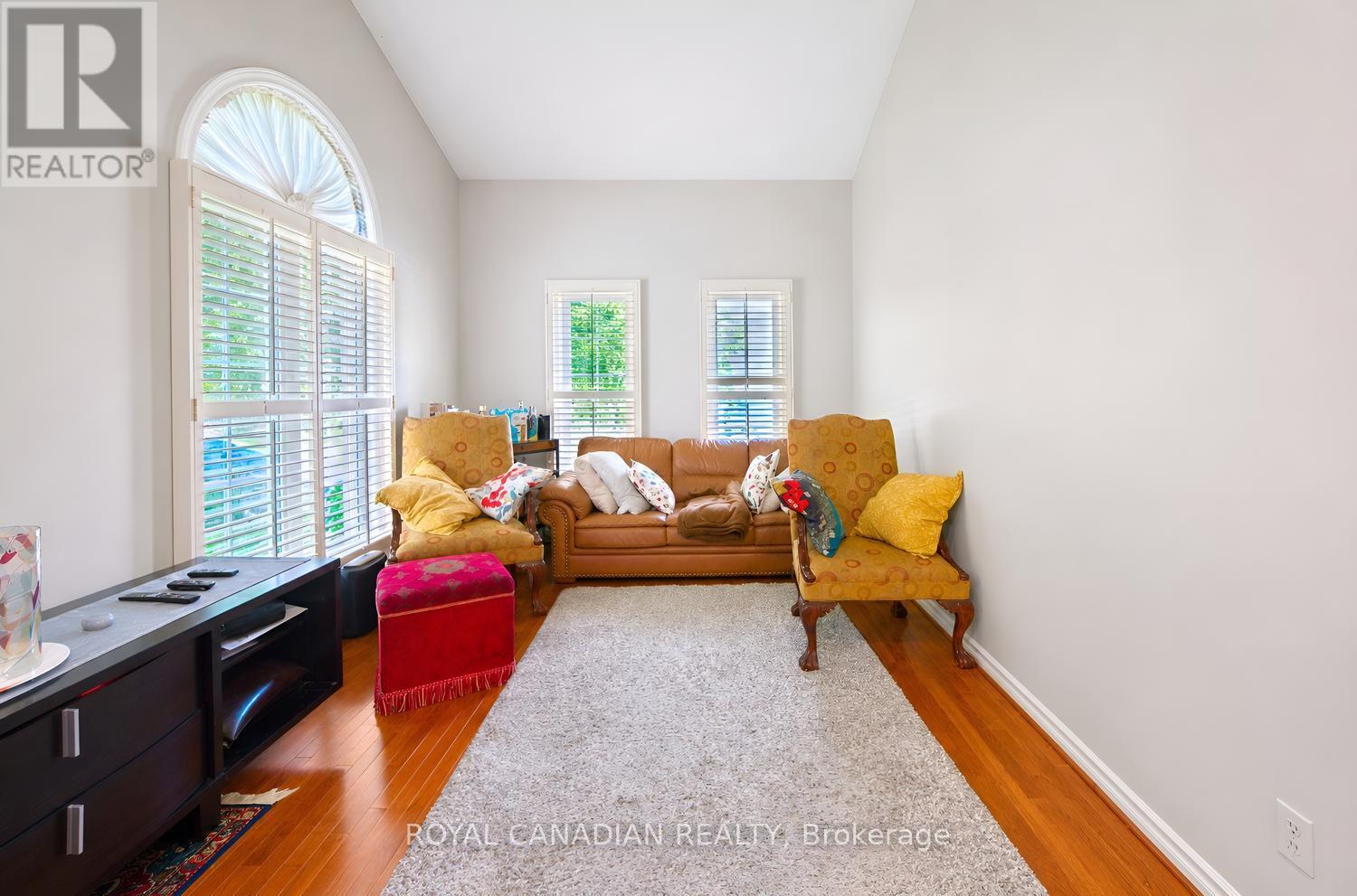 63 HEATHCLIFFE SQUARE - 11