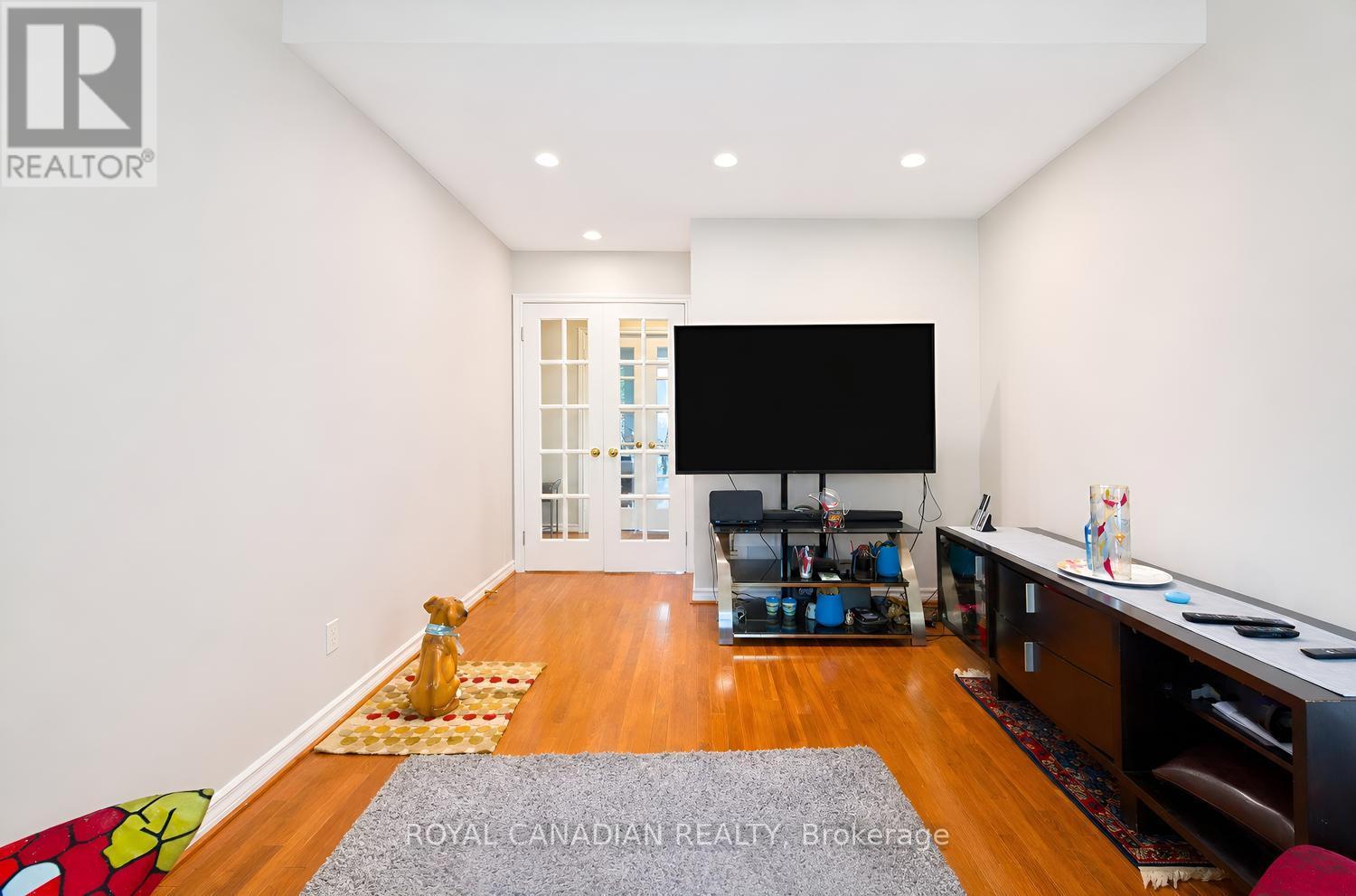 63 HEATHCLIFFE SQUARE - 12