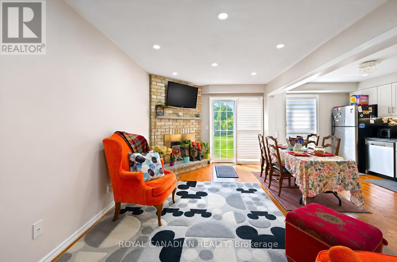 63 HEATHCLIFFE SQUARE - 16