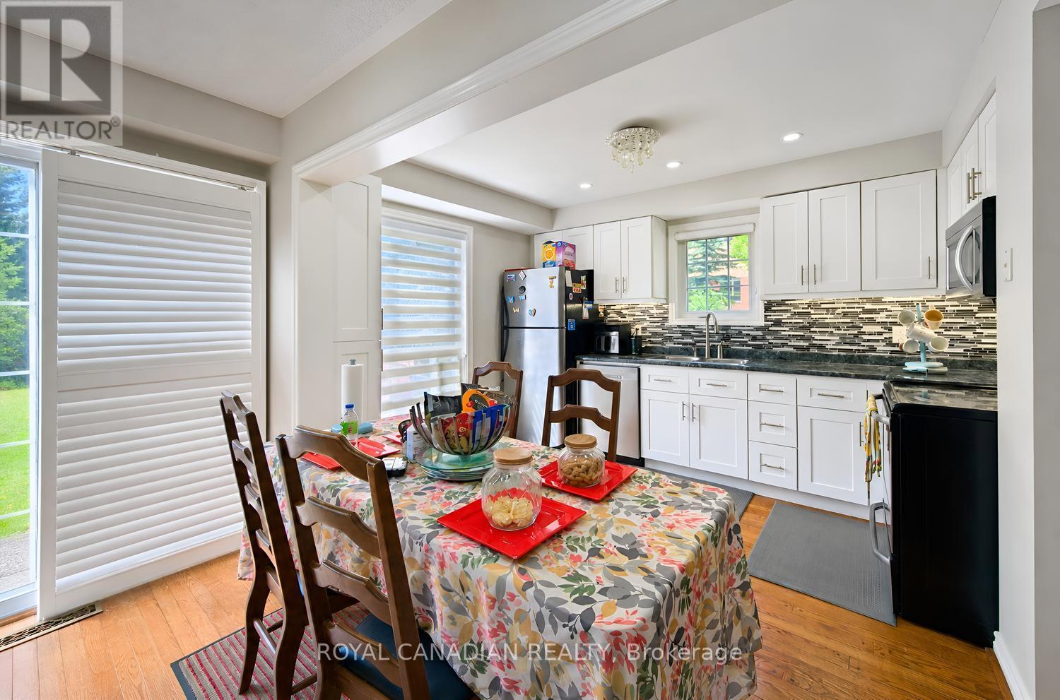 63 HEATHCLIFFE SQUARE - 18