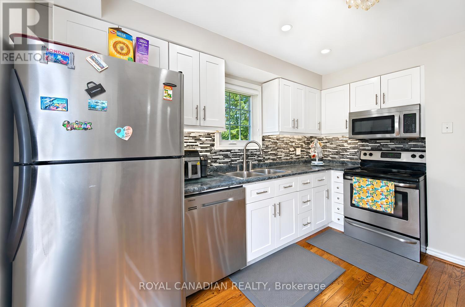 63 HEATHCLIFFE SQUARE - 21