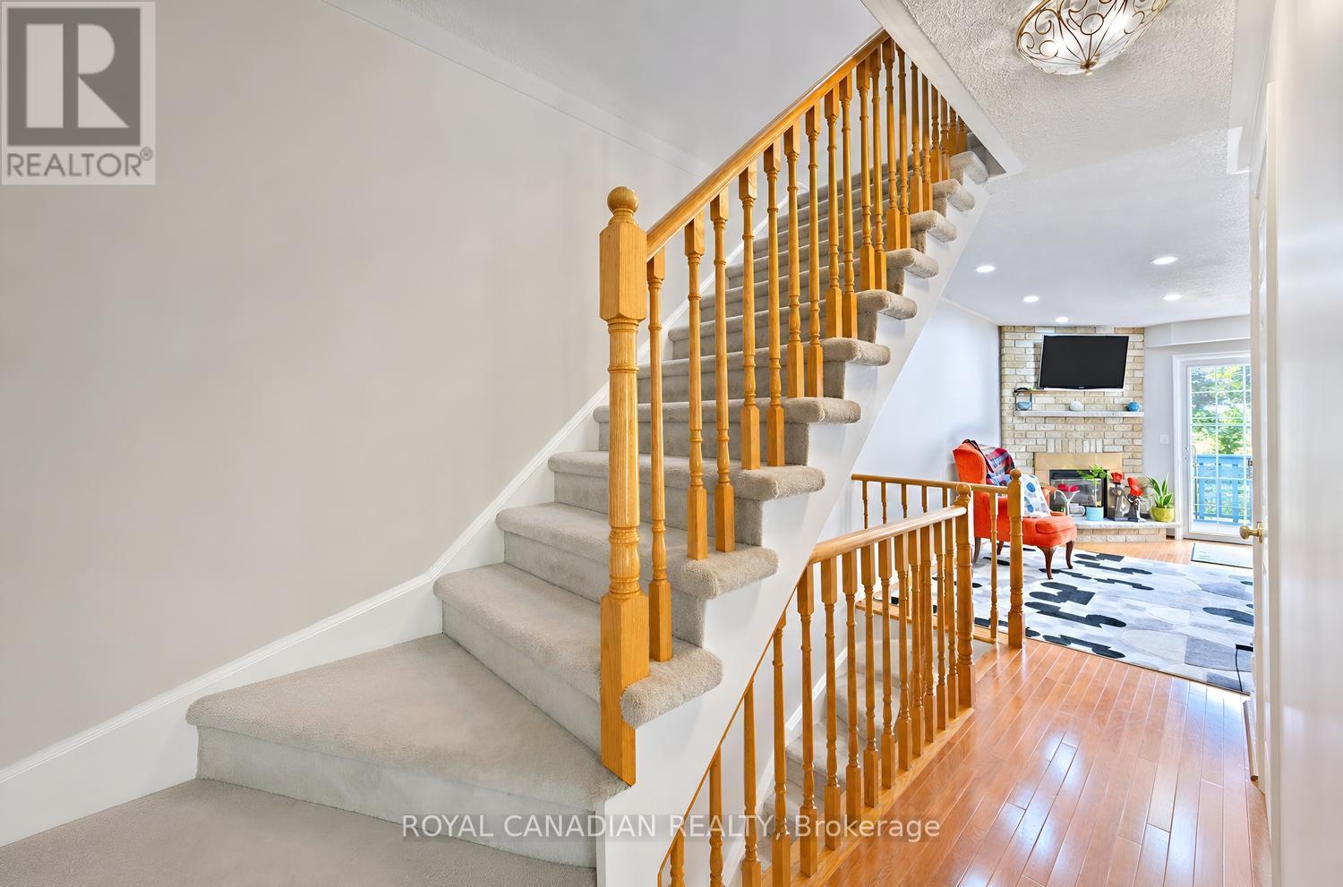63 HEATHCLIFFE SQUARE - 25