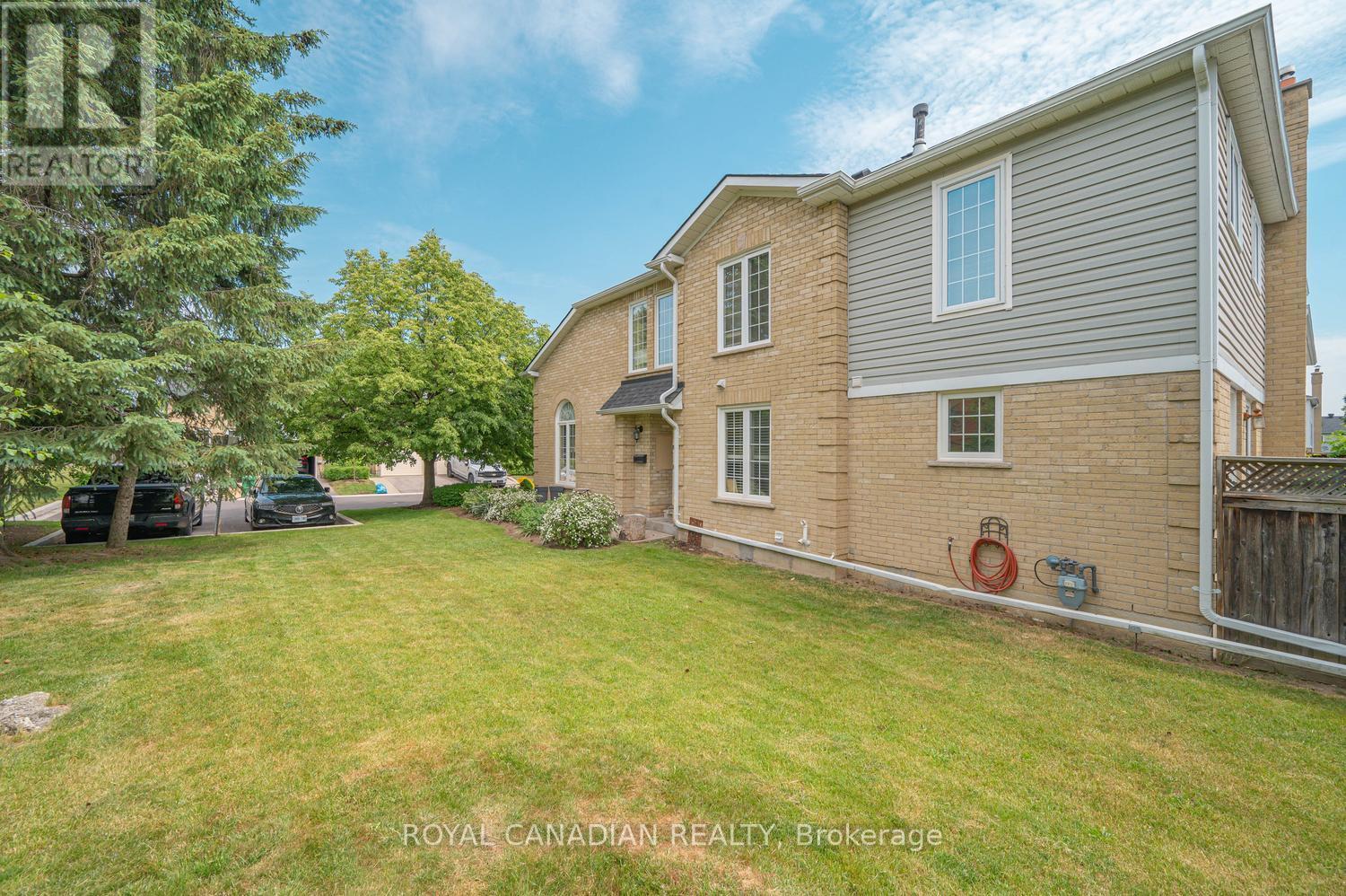 63 HEATHCLIFFE SQUARE - 3