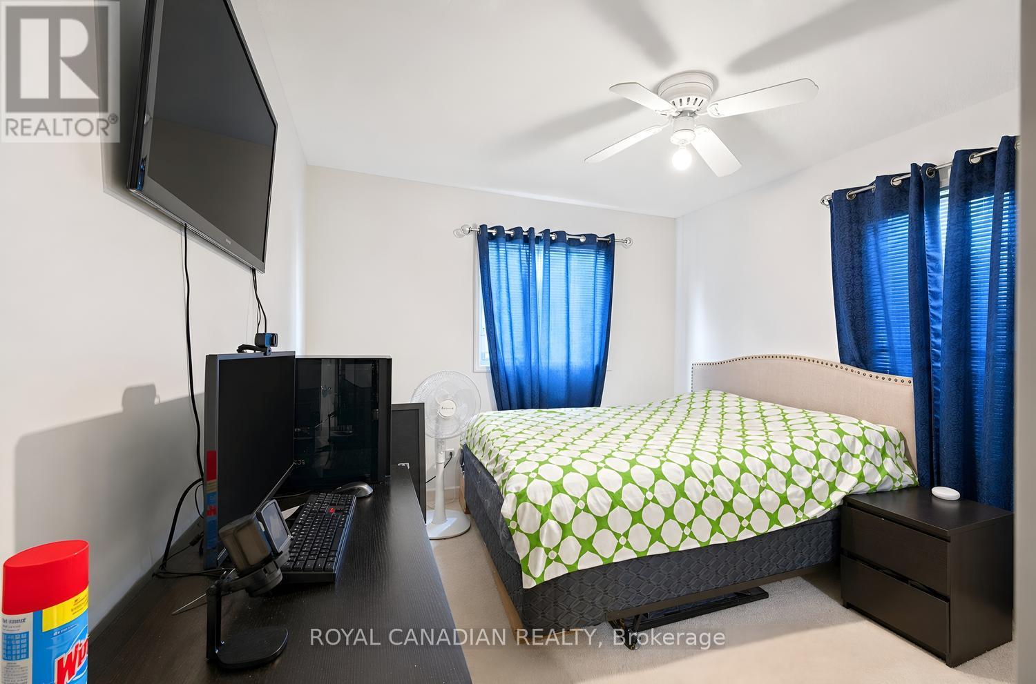 63 HEATHCLIFFE SQUARE - 33