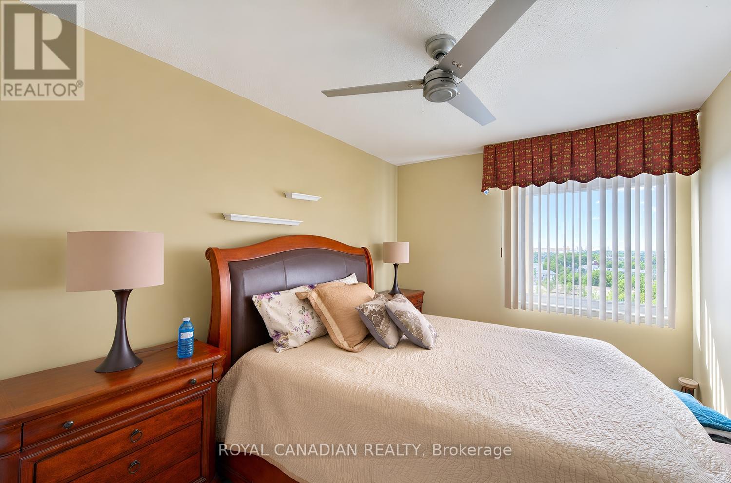 63 HEATHCLIFFE SQUARE - 35