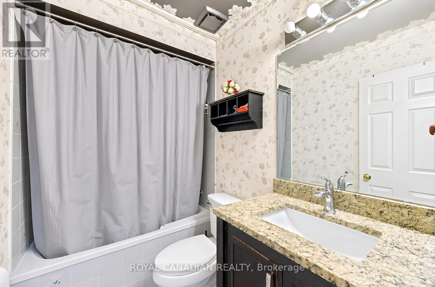 63 HEATHCLIFFE SQUARE - 36
