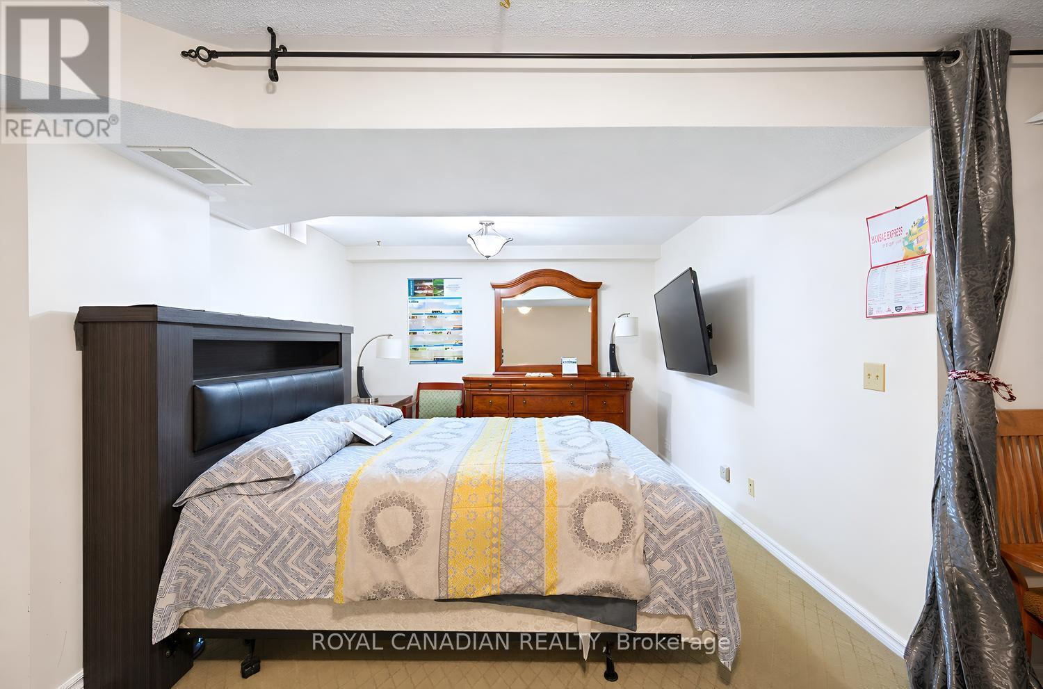 63 HEATHCLIFFE SQUARE - 39