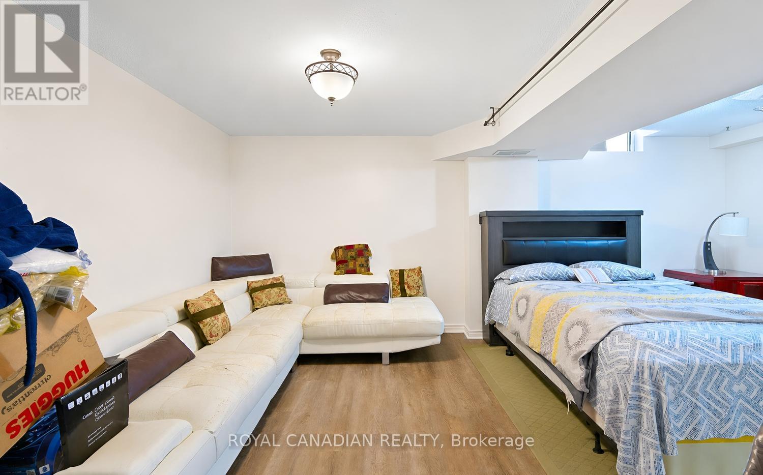 63 HEATHCLIFFE SQUARE - 40