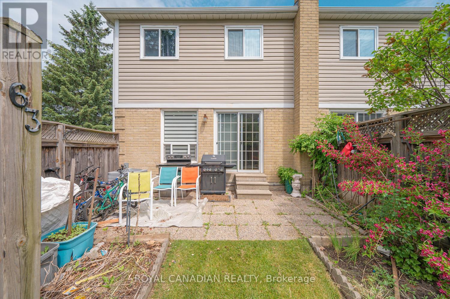 63 HEATHCLIFFE SQUARE - 46