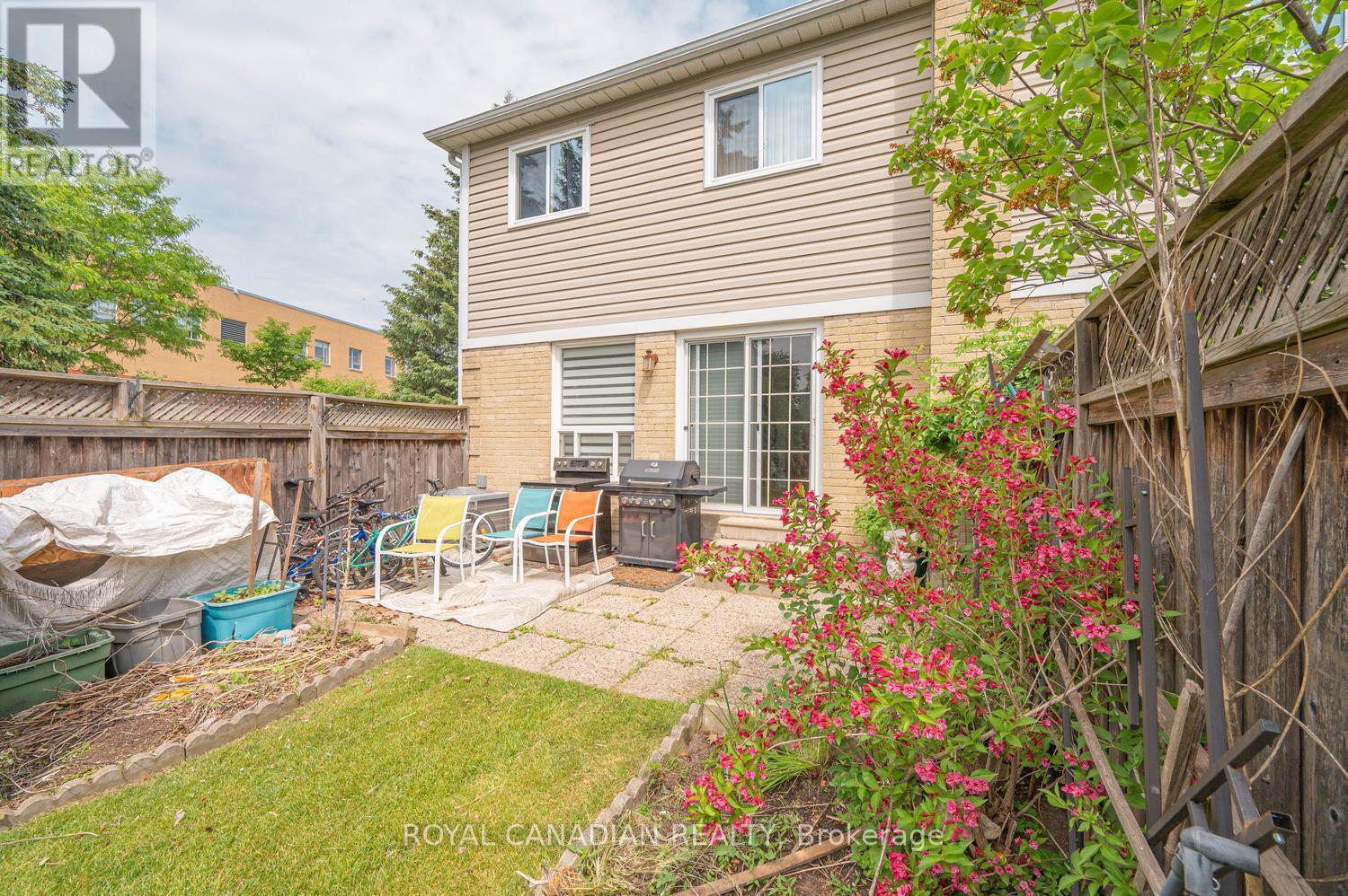 63 HEATHCLIFFE SQUARE - 47