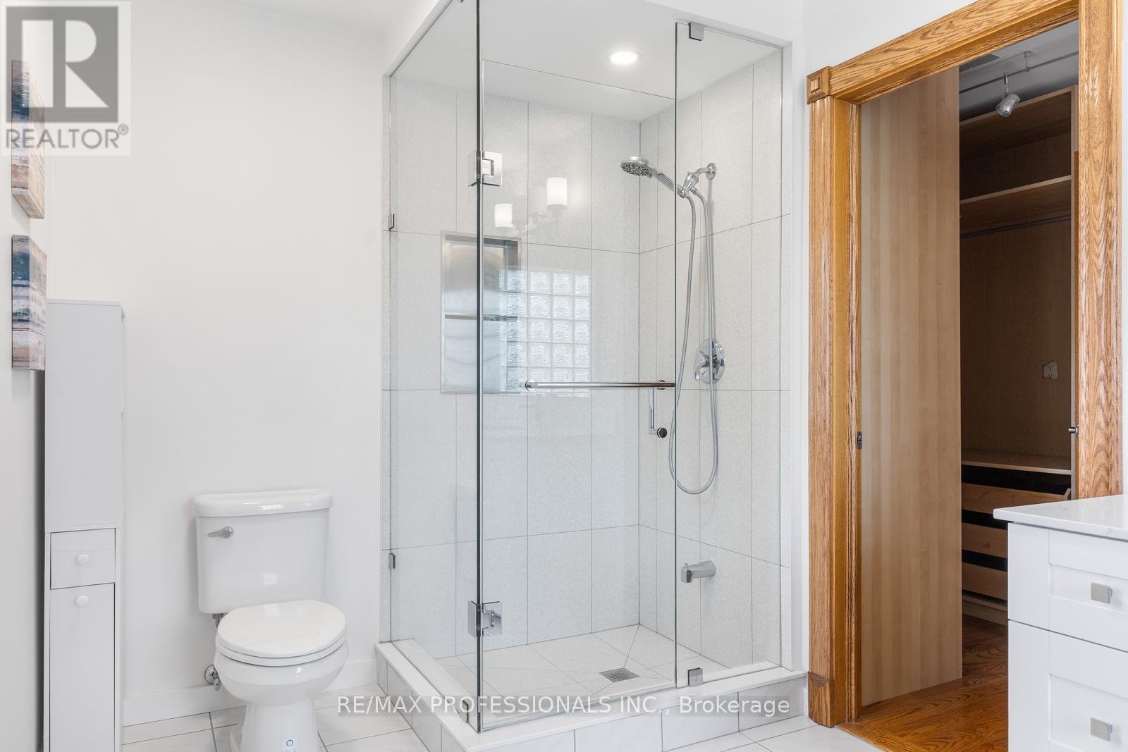 152 EVANS AVENUE - 20